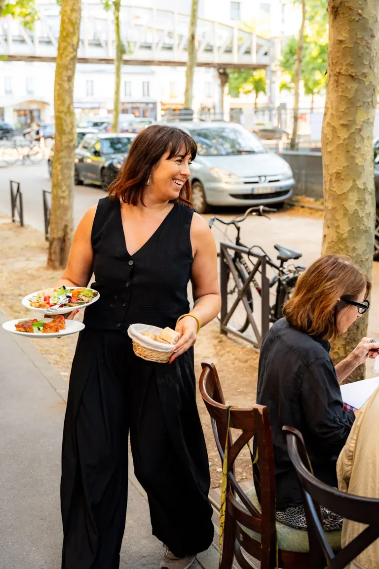 Service en terrasse à La Cantina