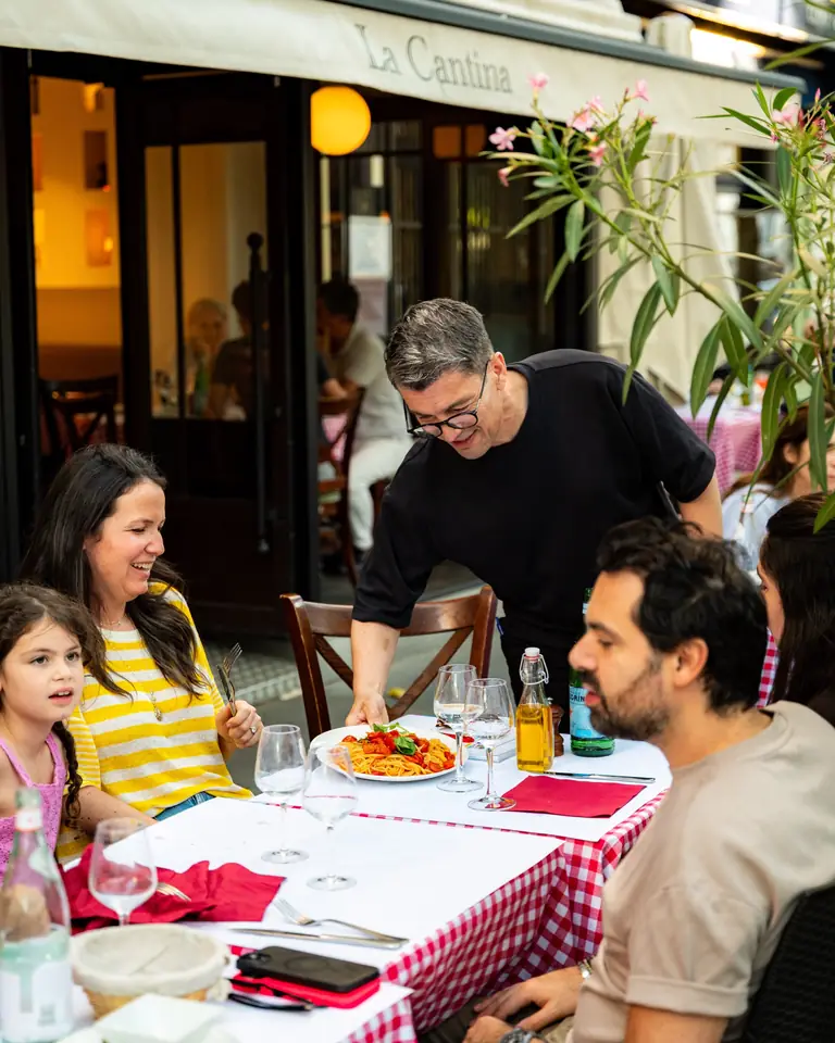 Service en salle, en famille