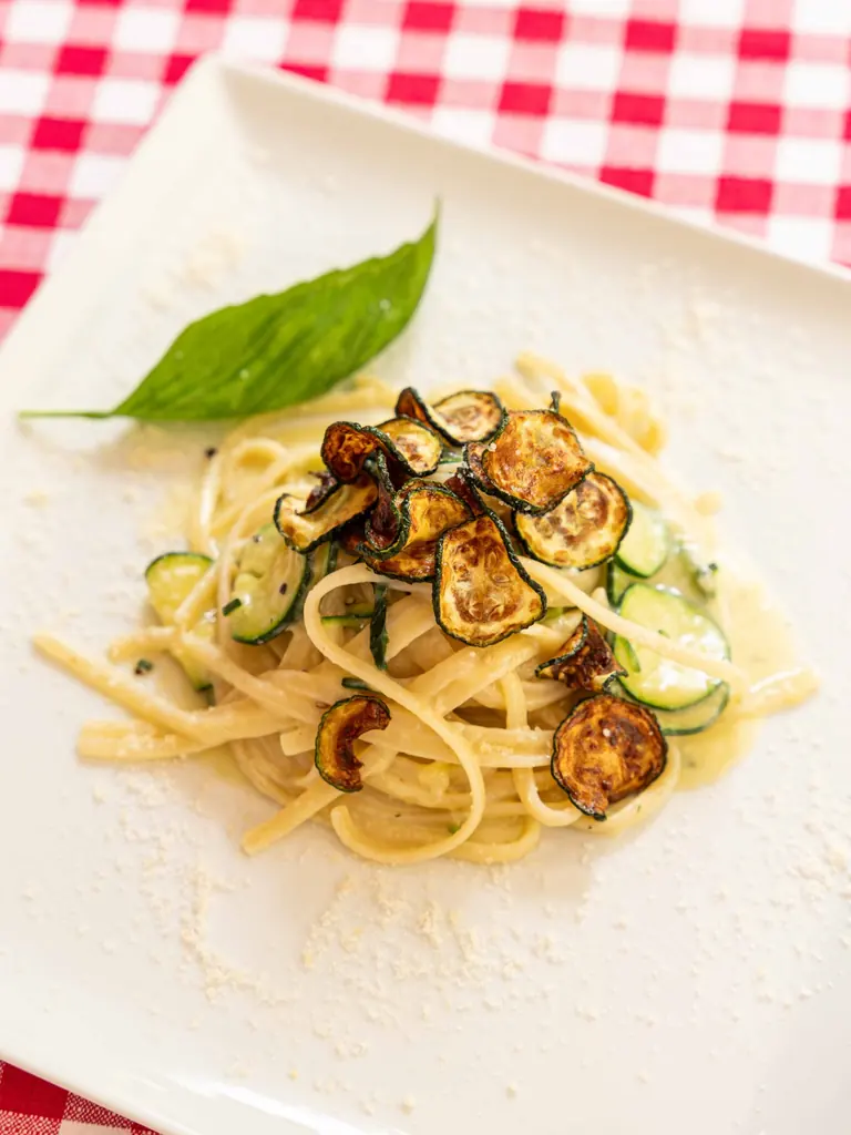 Linguine aux courgettes croustillantes