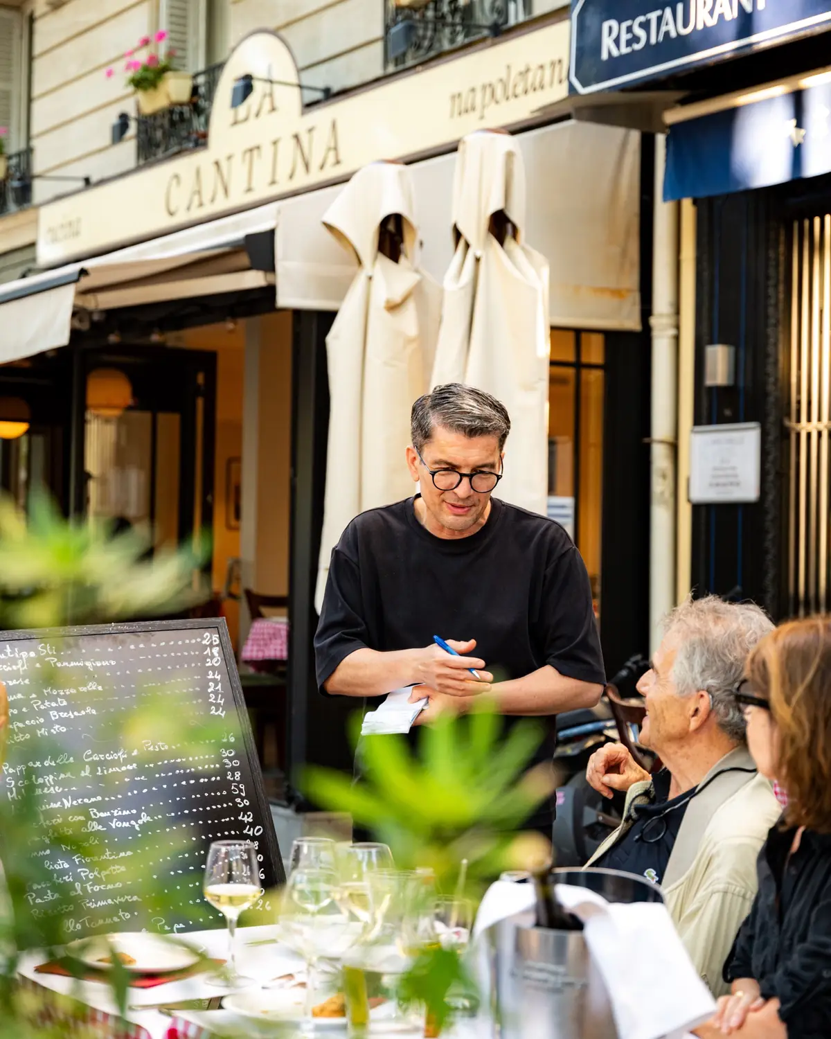L'accueil en terrasse à La Cantina